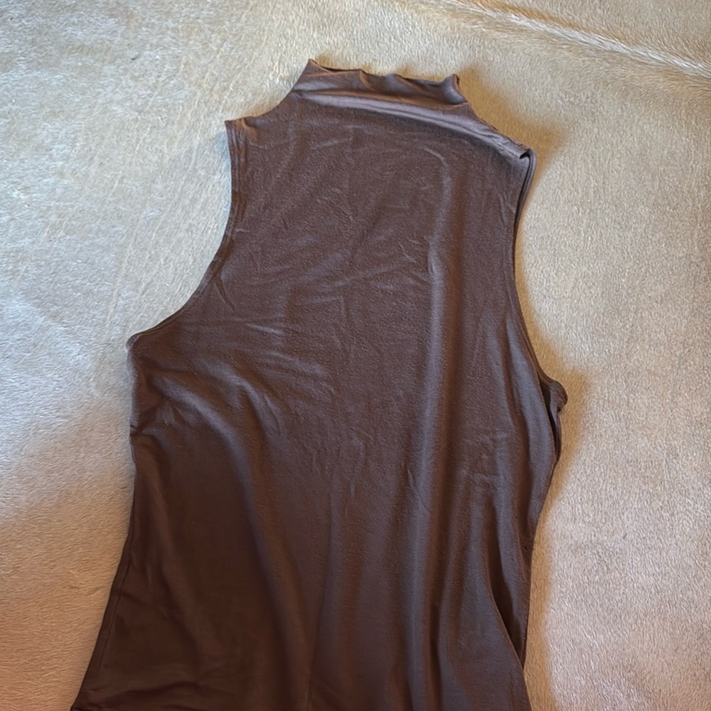 JOAH brown mock tank top